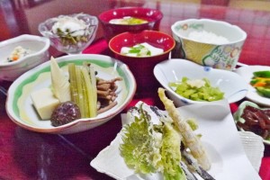 大岩館の山菜料理