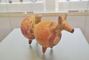 紀元前1,000年の動物型注口壺